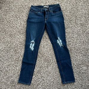 Levi’s 711 skinny!